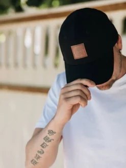 Discount Salon lakkitehdas lippis Baseball Cap Curve Fitted MUSTA