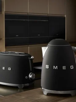 Smeg vedenkeitin KLF03BLMEU mattamusta Clearance