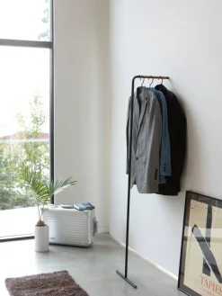 Yamazaki Vaateteline Tower Slim musta Online
